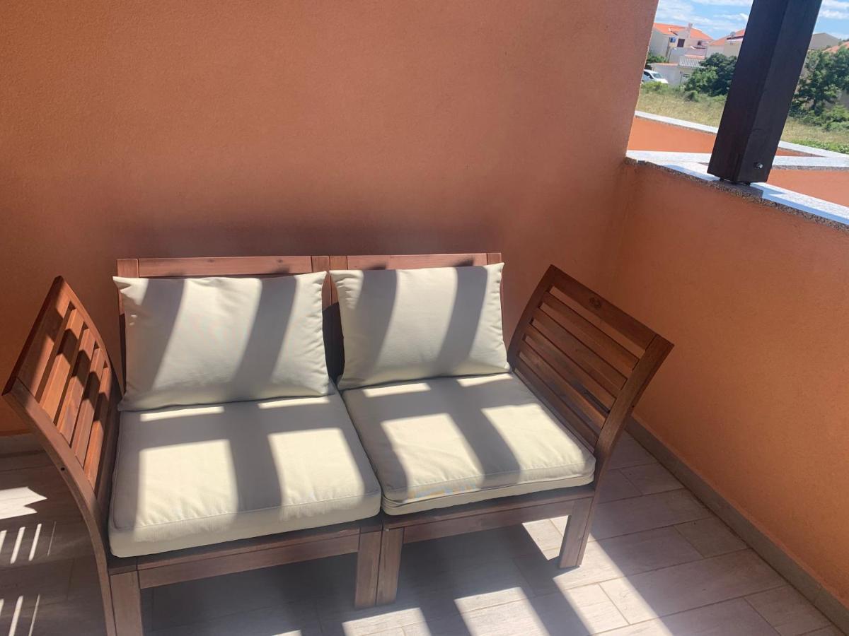 Apartman Matej With Pool Povljana Bagian luar foto
