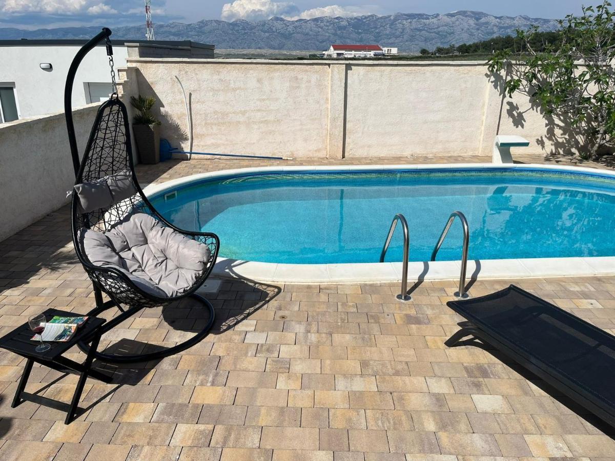 Apartman Matej With Pool Povljana Bagian luar foto