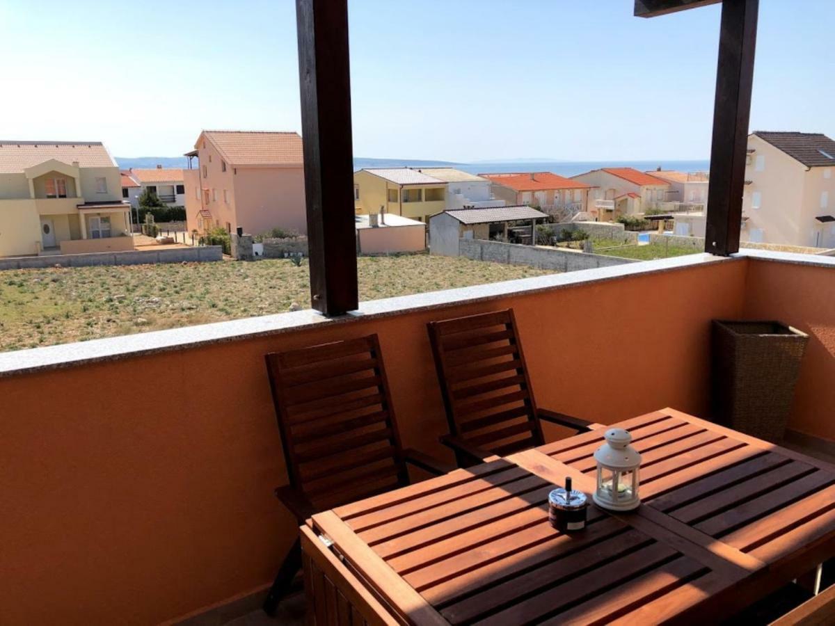 Apartman Matej With Pool Povljana Bagian luar foto