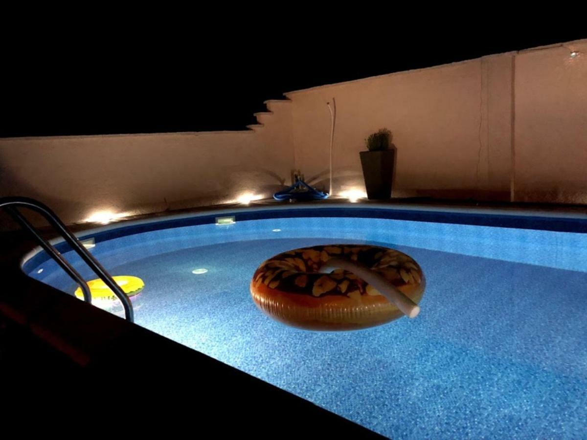 Apartman Matej With Pool Povljana Bagian luar foto
