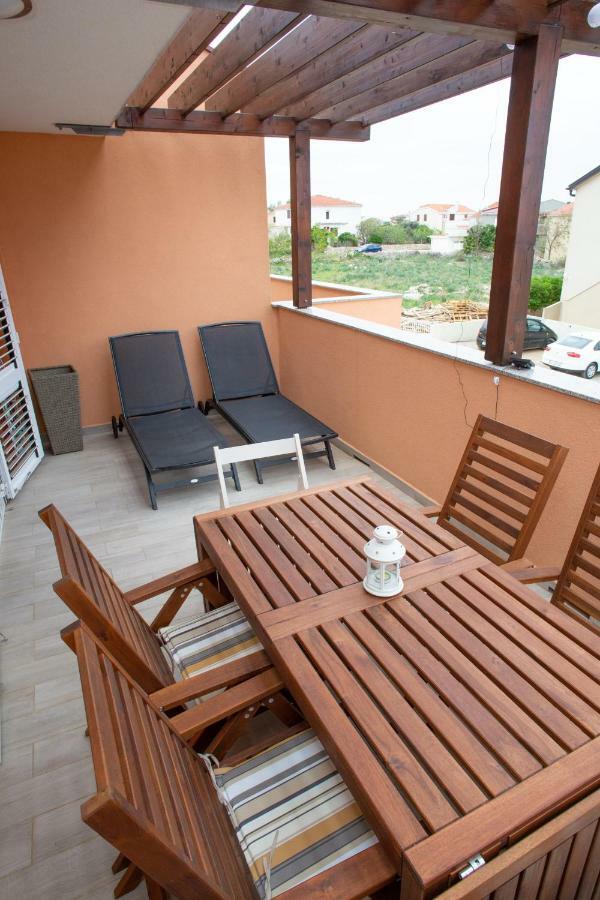 Apartman Matej With Pool Povljana Bagian luar foto