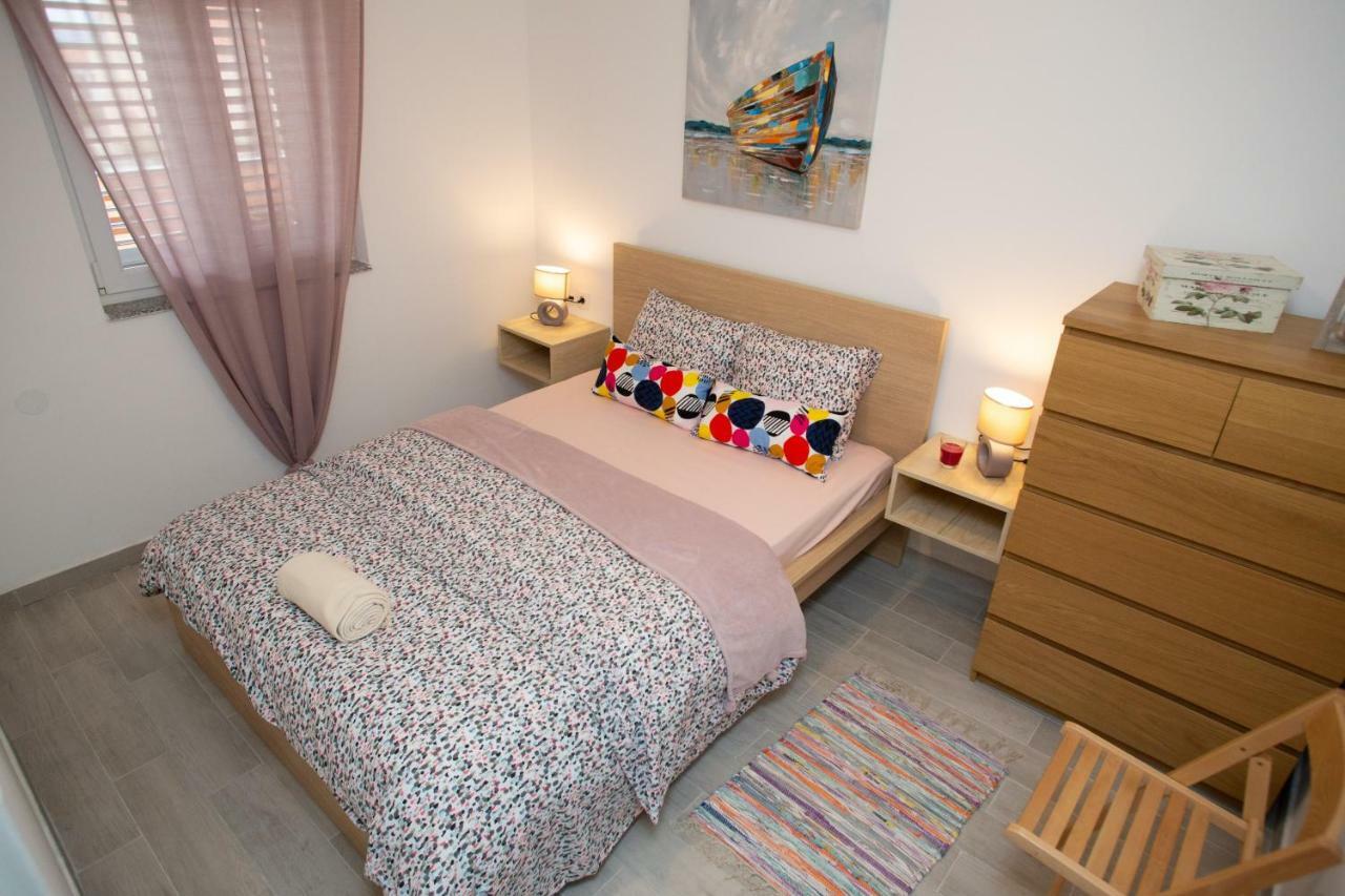 Apartman Matej With Pool Povljana Bagian luar foto