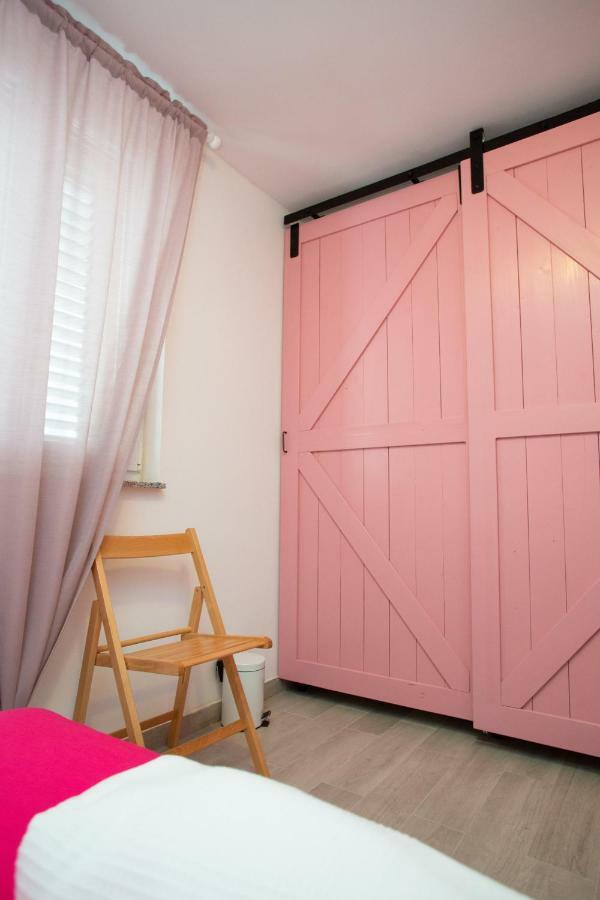 Apartman Matej With Pool Povljana Bagian luar foto