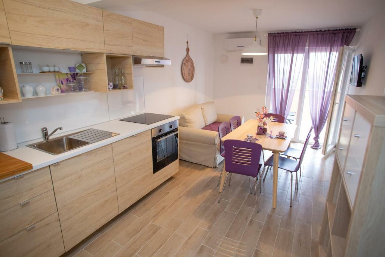 Apartman Matej With Pool Povljana Bagian luar foto
