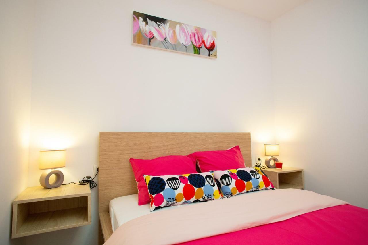 Apartman Matej With Pool Povljana Bagian luar foto