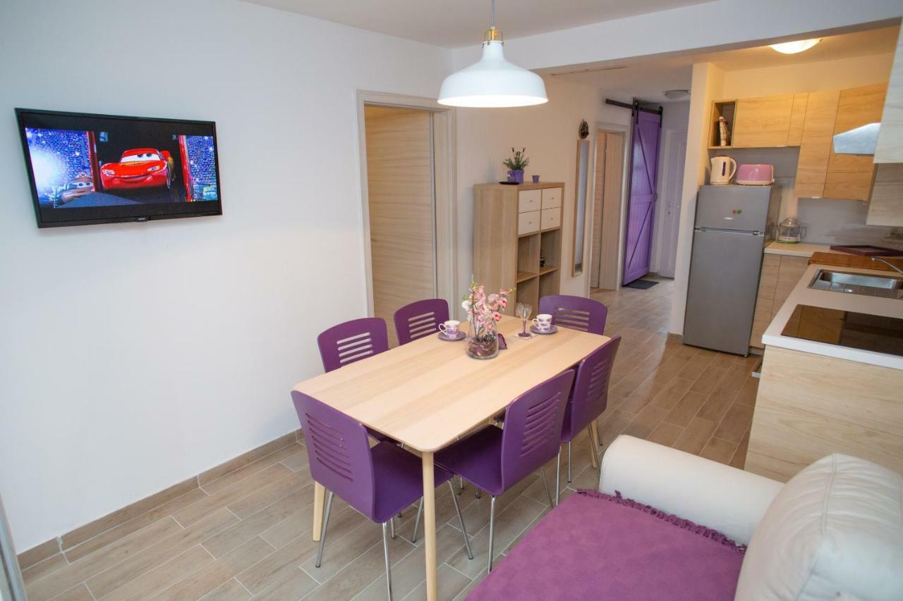 Apartman Matej With Pool Povljana Bagian luar foto