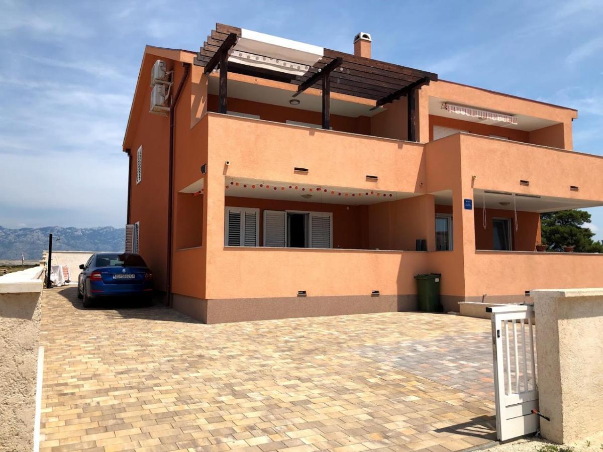 Apartman Matej With Pool Povljana Bagian luar foto