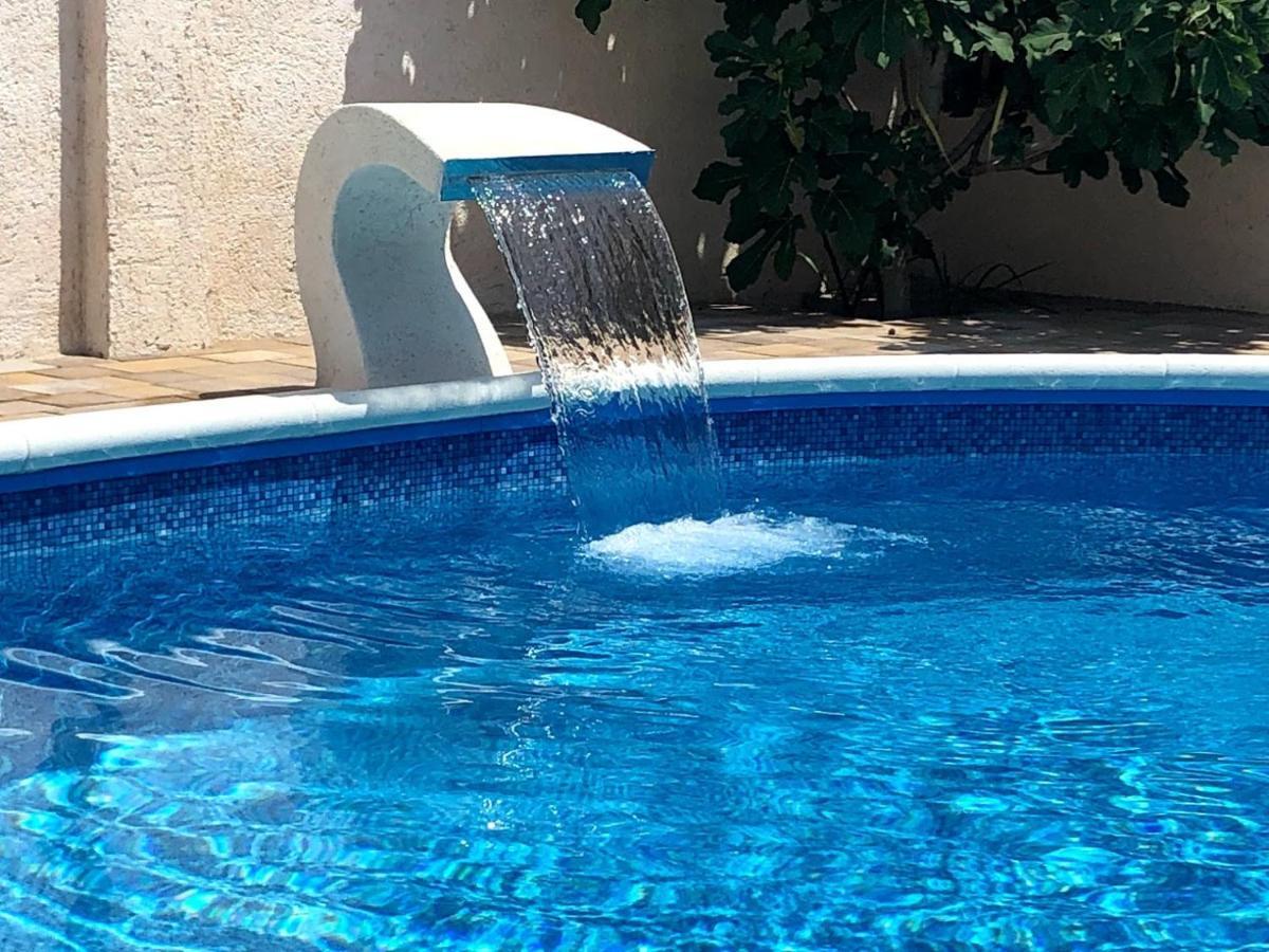 Apartman Matej With Pool Povljana Bagian luar foto